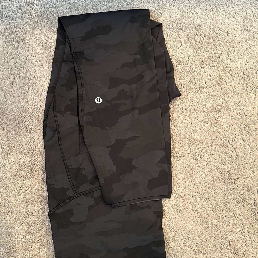 Lululemon Base Pace High Rise Running tights “25 in Color Camo Deep & Size 12